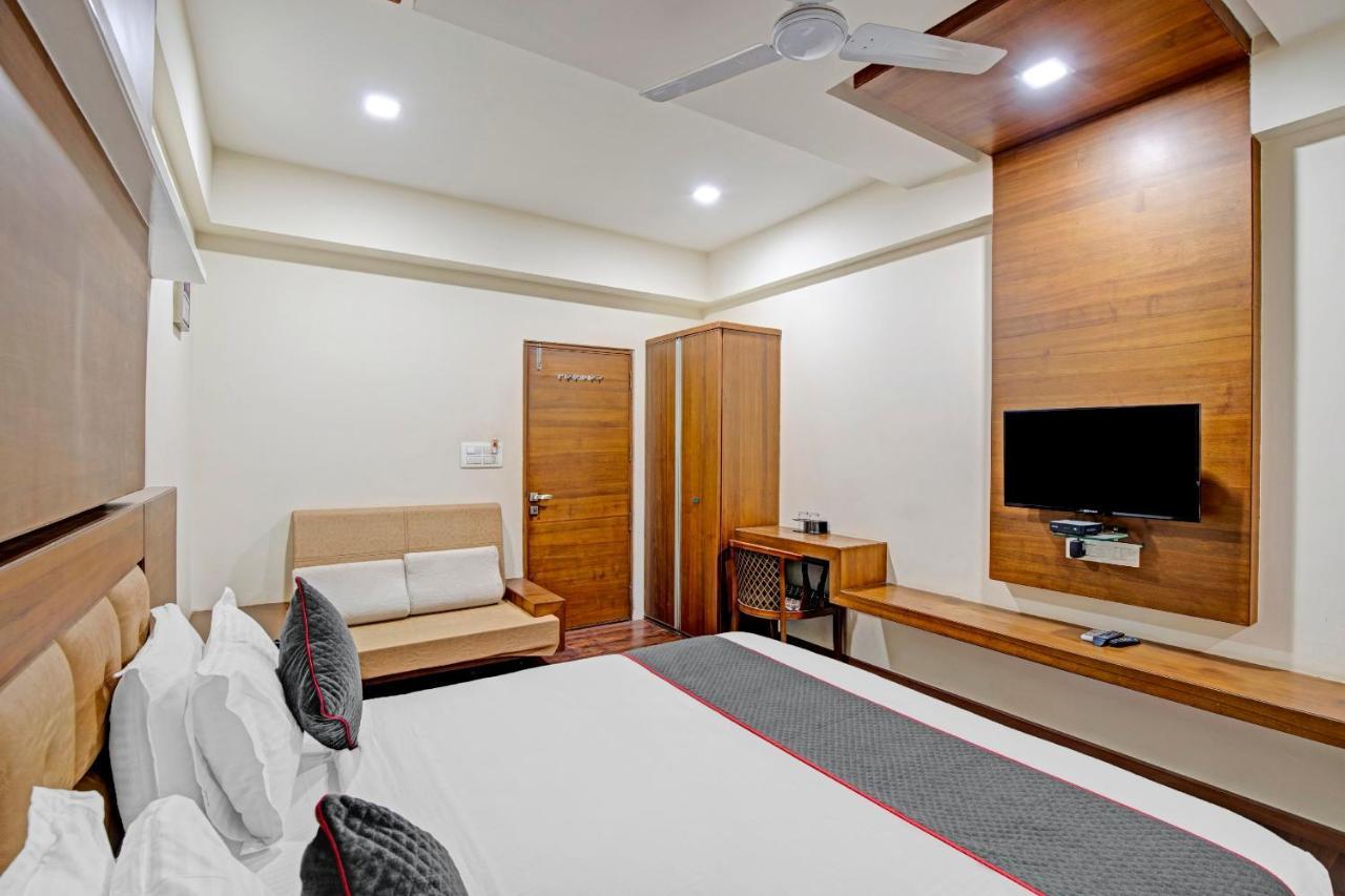 Hotel Navjivan Himatnagar Exterior photo